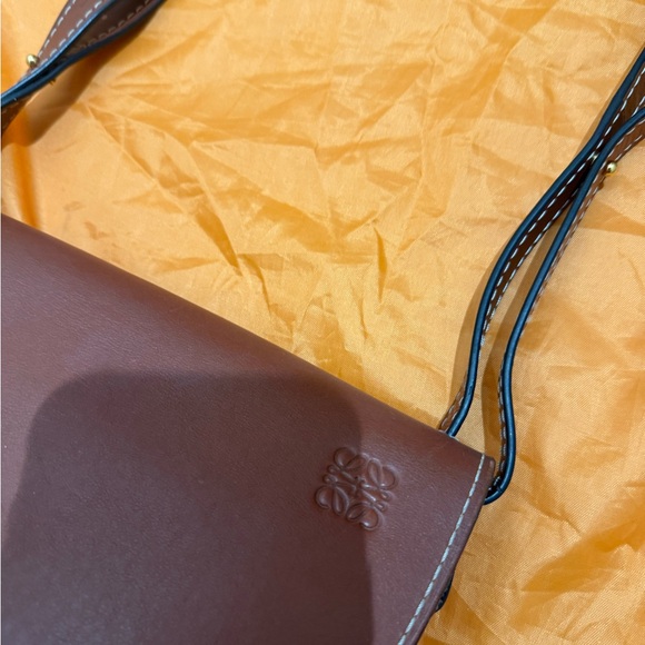Loewe gate Brown Leather Crossbody Bag - Picture 3 of 16